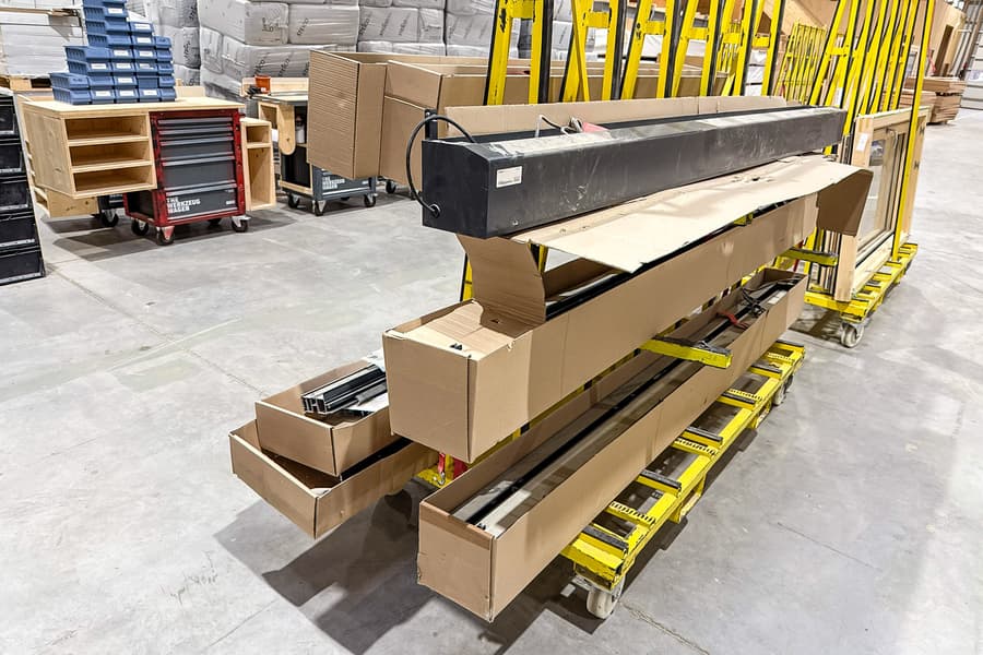 Transportwageninhalt: Fensterbaubedarf