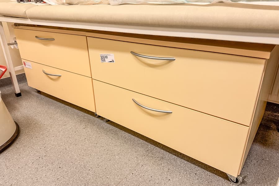 2 Ladenschränke, fahrbar