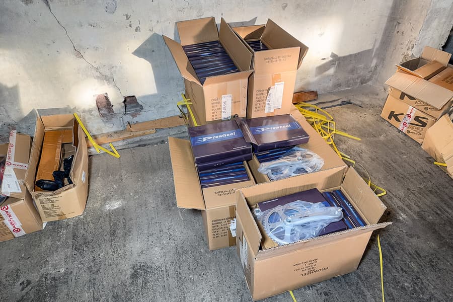 7 Kartons mit Fahrradkurbeln Prowheel