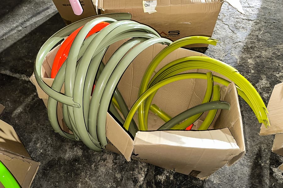 Karton mit Schutzblechen