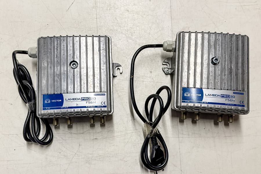 2 Netzteile Vector Lambda Pro 20 F56M