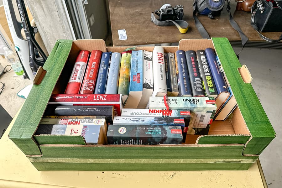 Karton mit Bücher