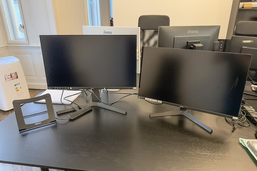 2 Monitore iiyama, je 27