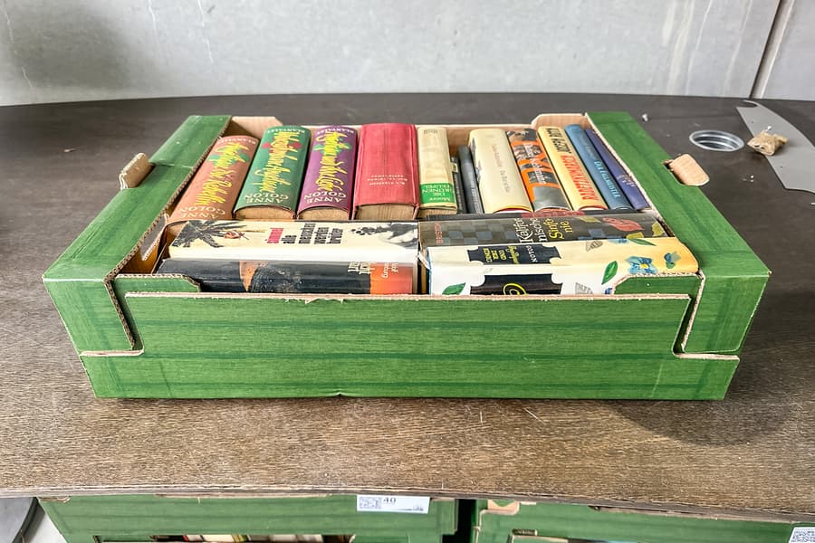 Karton mit Büchern
