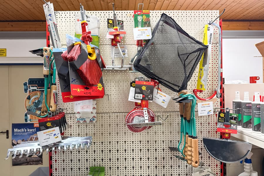 Inhalt Regalabschnitt: Gartenwerkzeug