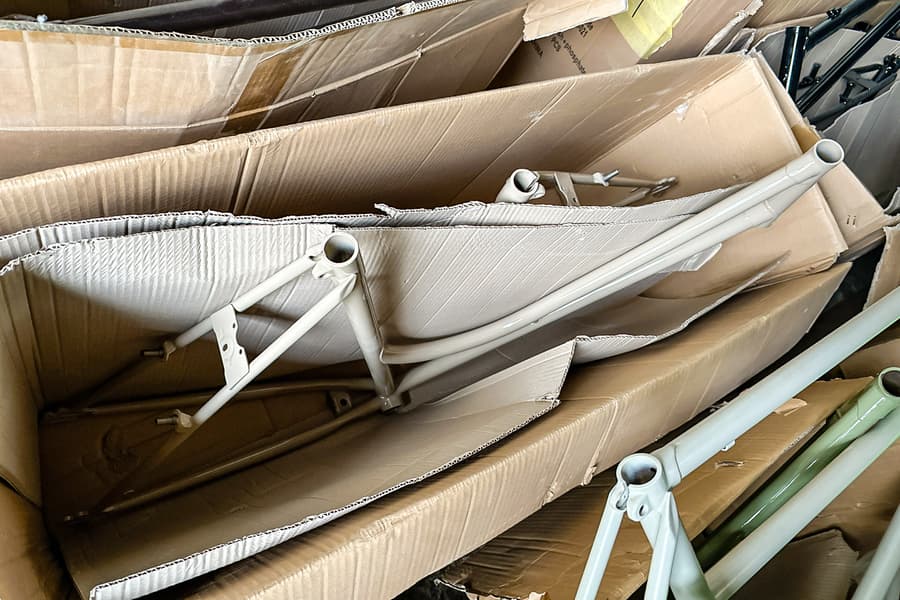 Karton mit 2 Fahrradrahmen