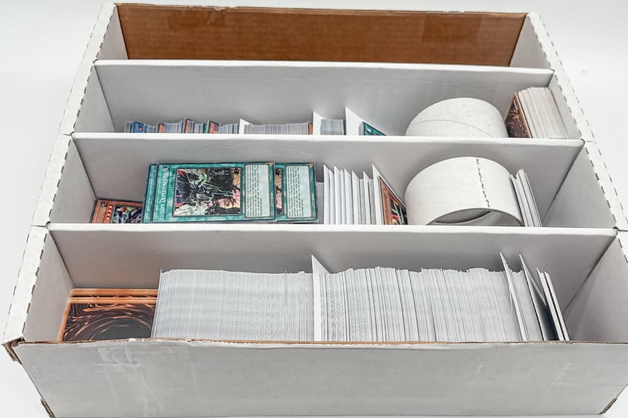 Karton mit Spielkarten Yu-Gi-Oh!