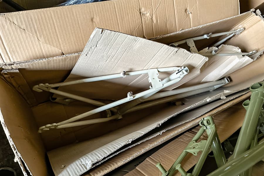 Karton mit 2 Fahrradrahmen