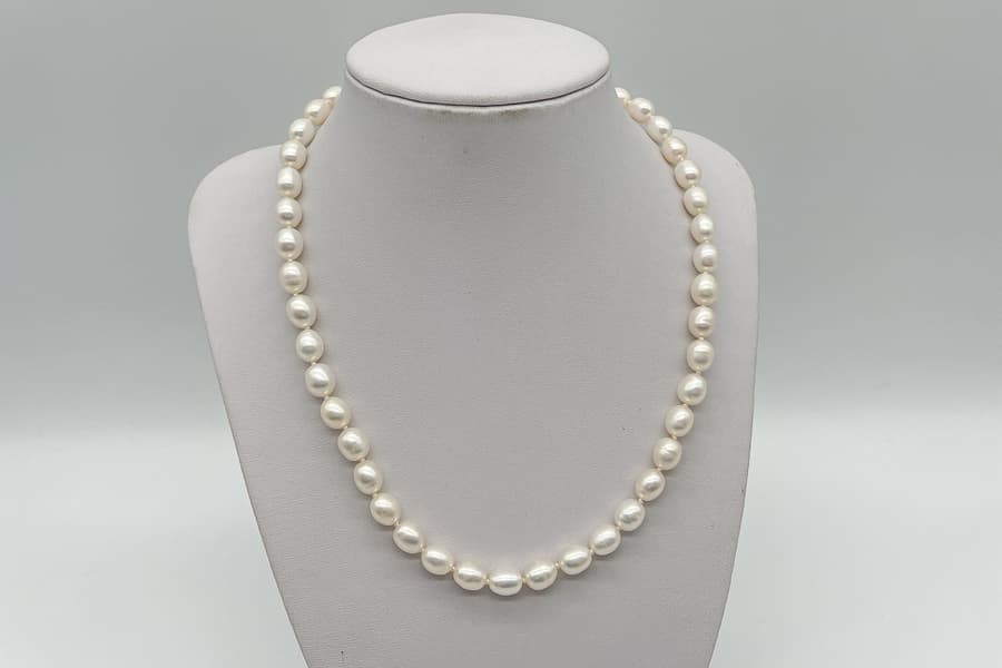 Alte Perlenkette mit Silberverschluss