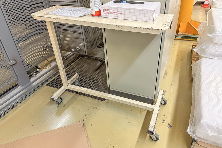 Arbeitstisch, fahrbar