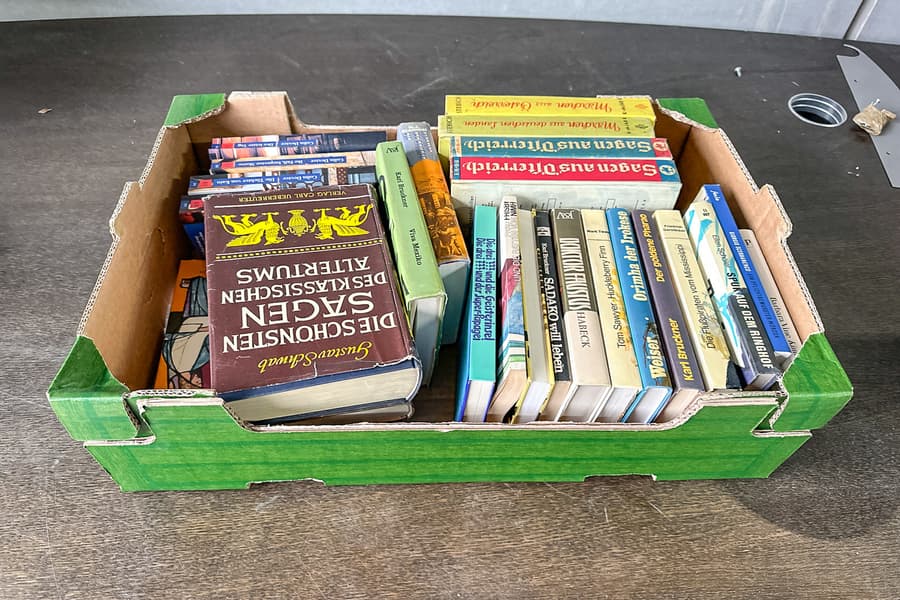 Karton mit Büchern