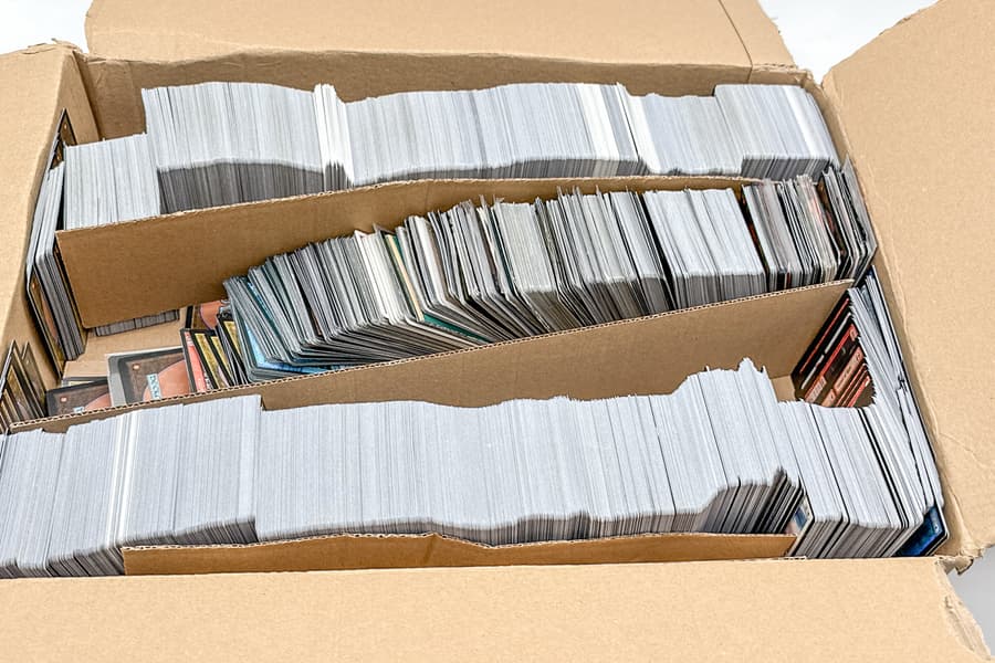 Karton mit Spielkarten Magic - The Gathering