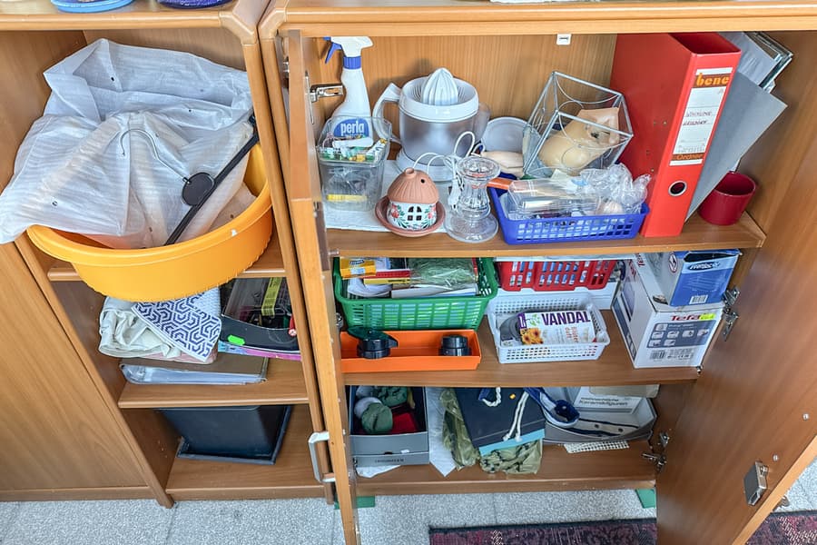 Schrankinhalt: Diverses