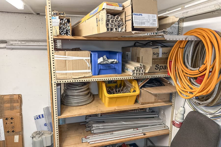 Inhalt von 4 Regalebenen: Ersatzteile