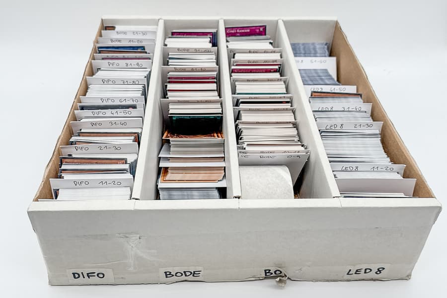 Karton mit Spielkarten Yu-Gi-Oh!