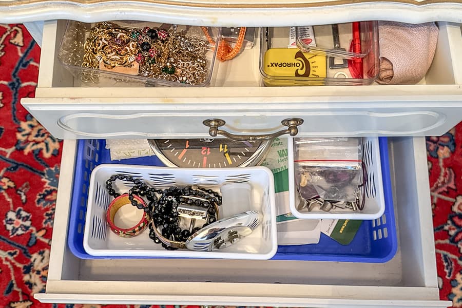 Inhalt von 2 Laden: Diverses