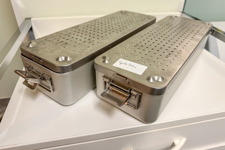 2 Sterilisationsbehälter