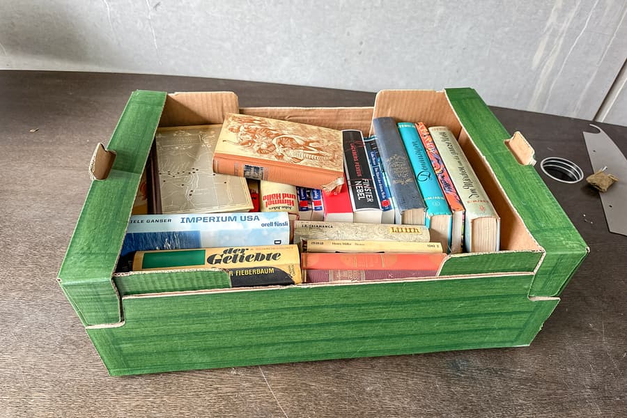 Karton mit Bücher