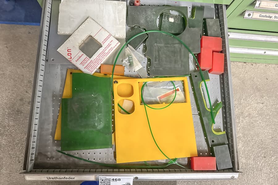 Inhalt von 3 Schubladen: Urethanfedern