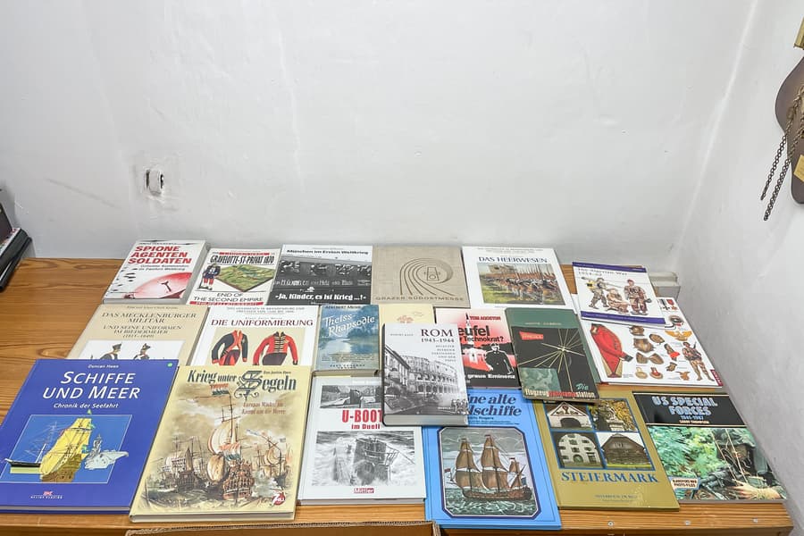 Posten Geschichtsbücher Militär