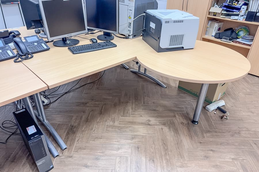 Schreibtisch, L-förmig