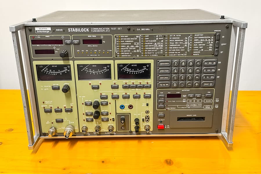 Funkmessplatz Schlumberger Stabilock 4040