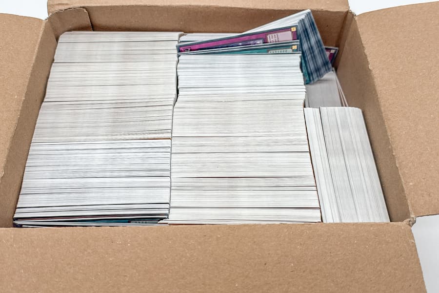 Karton mit Spielkarten Yu-Gi-Oh!