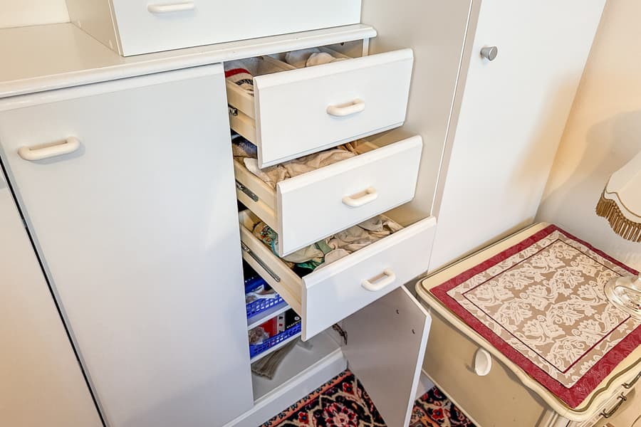 Schrankinhalt: Diverses