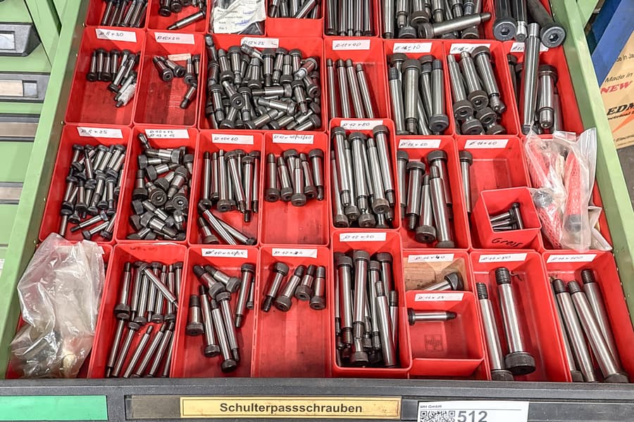 Schubladeninhalt: Schulterpassschrauben