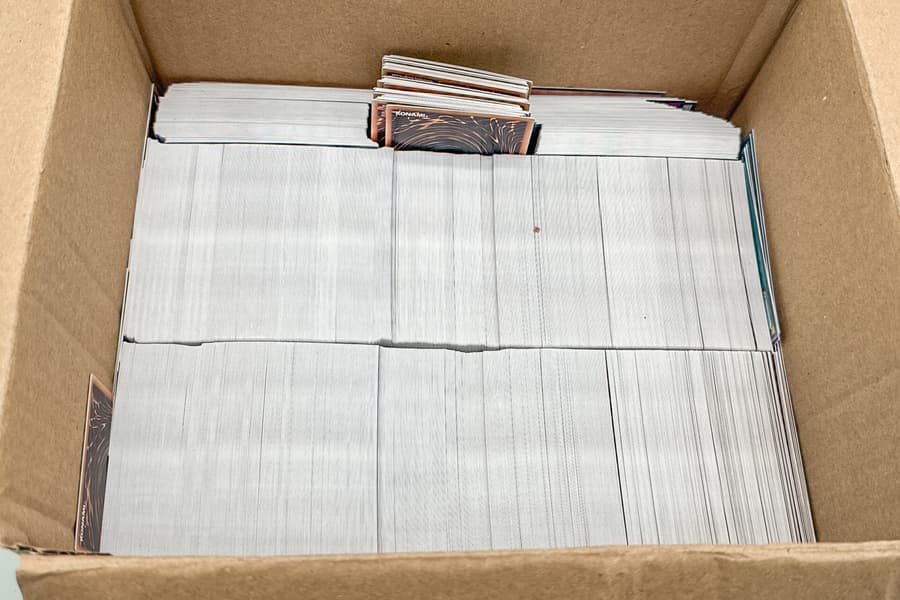 Karton mit Spielkarten Yu-Gi-Oh!