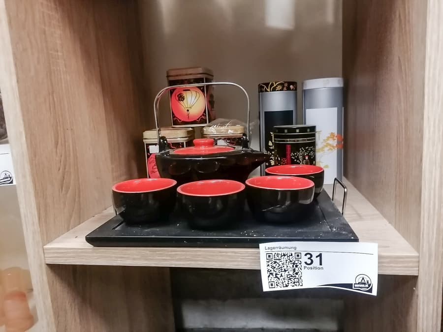 Teeservice und Aromadosen