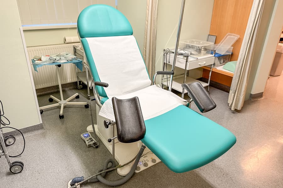 Elektrischer Behandlungs-/Operationsstuhl Medifa 400550