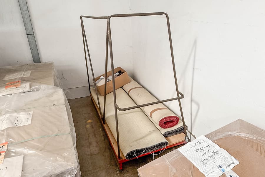 Möbel Transportwagen mit Teppichen