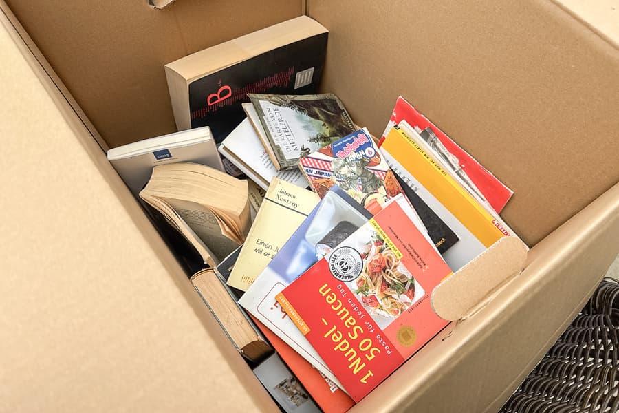 Karton mit Bücher
