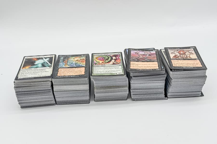 Karton mit Spielkarten Magic - The Gathering