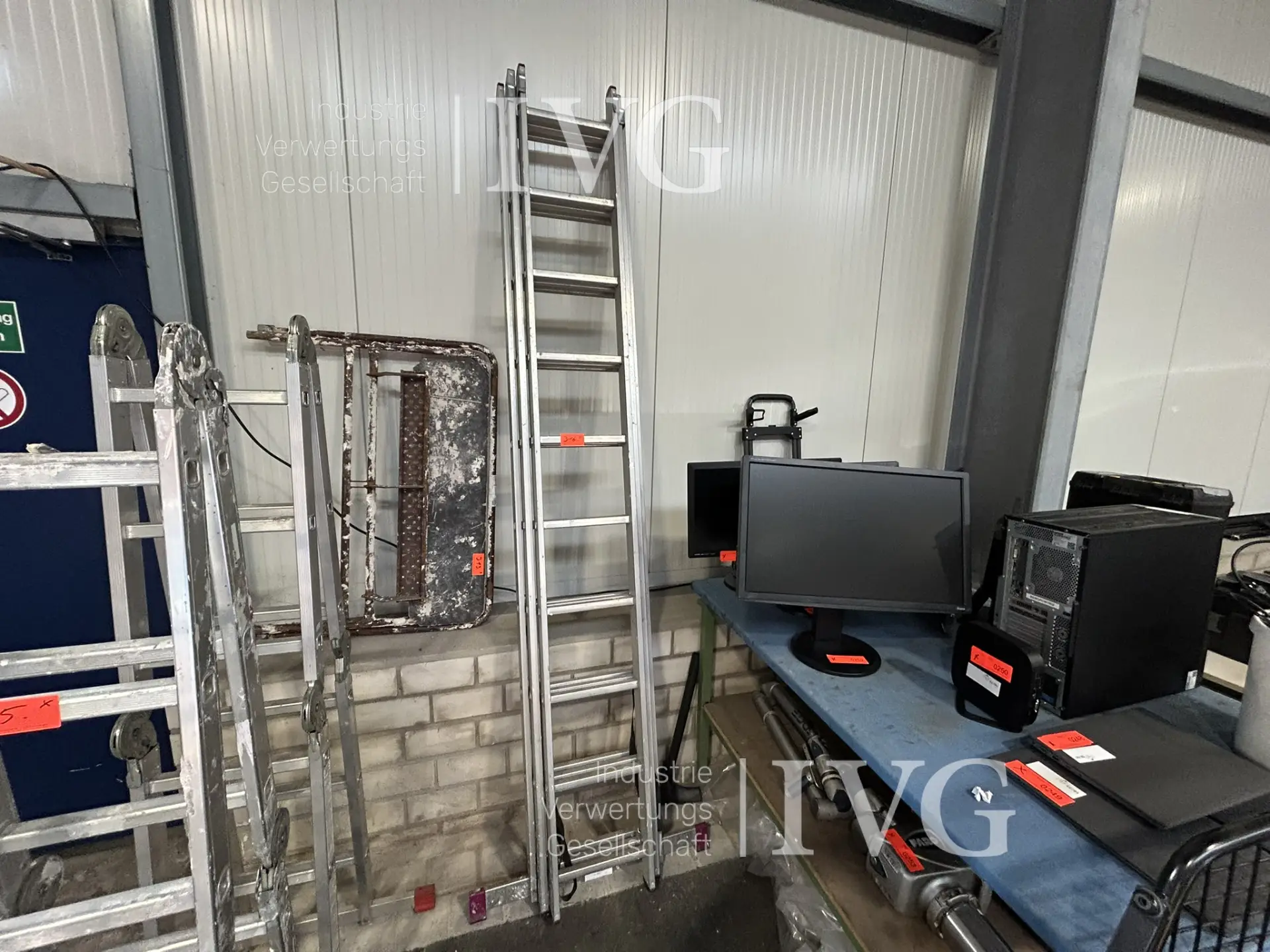 Alu-Anlegeleiter 3x 10-stufig