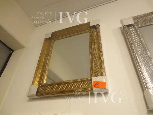 Spiegel mit Rahmen