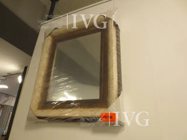 Spiegel mit Rahmen