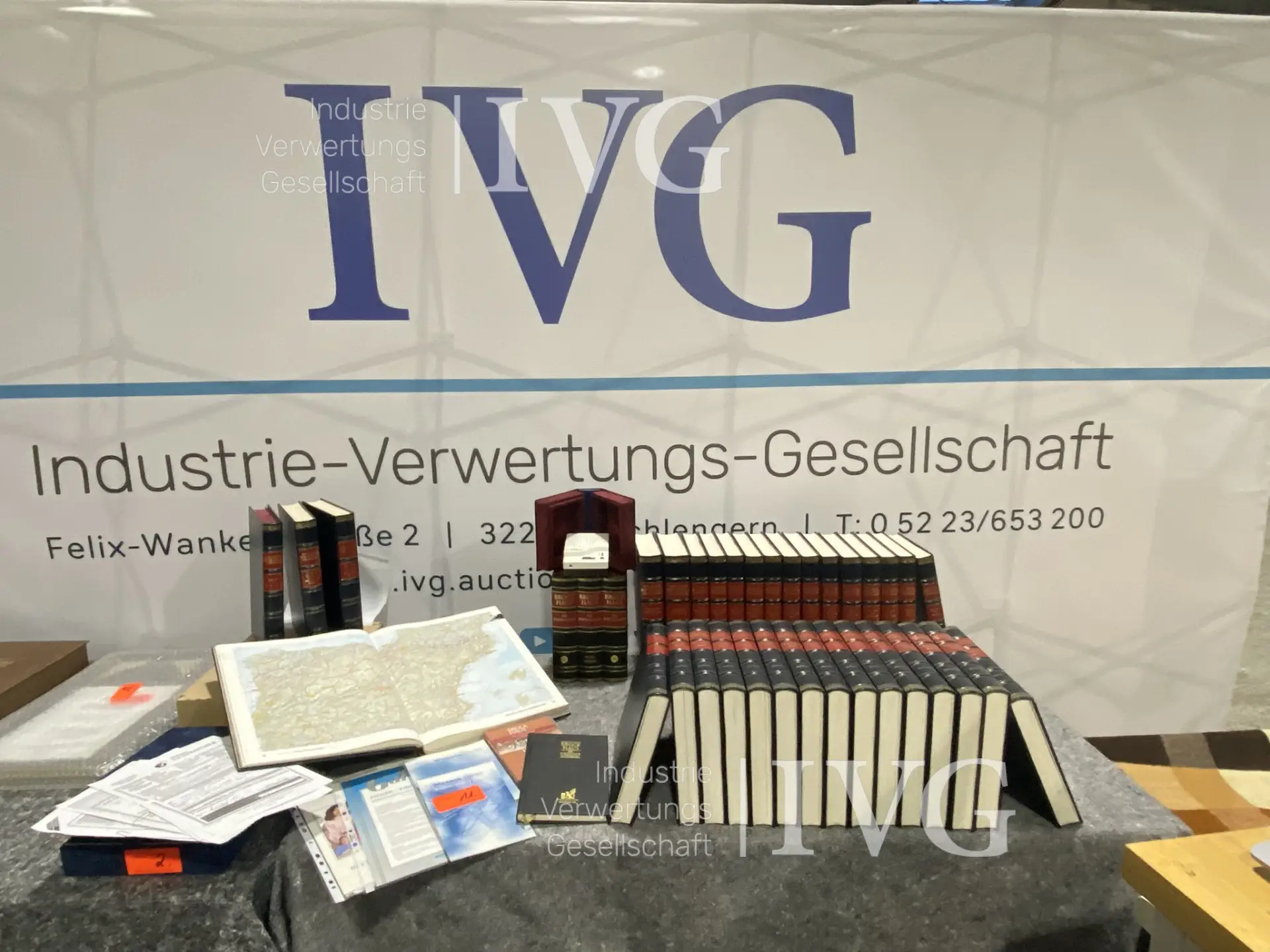 "Kostbare Werke der Zeitgeschichte"; Faksimiles & Lexika