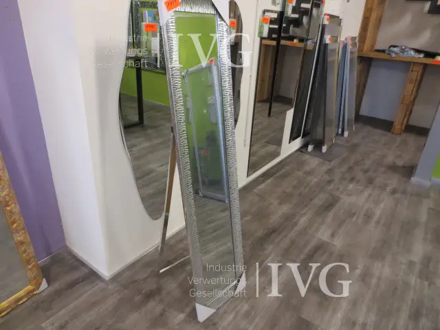 Standspiegel mit Rahmen