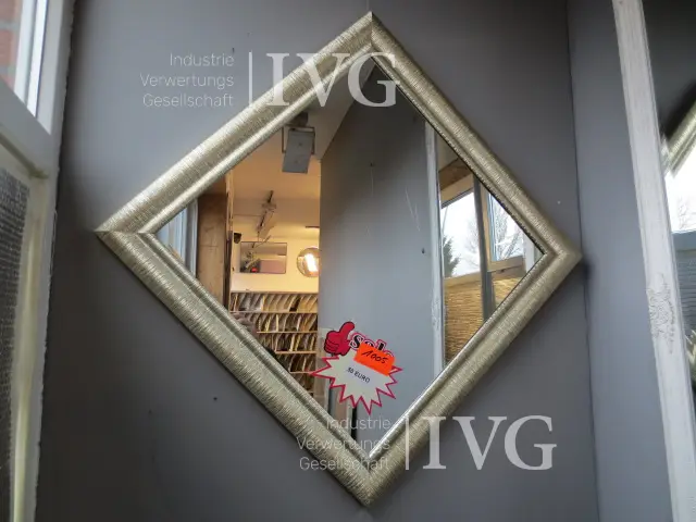 Spiegel mit Rahmen