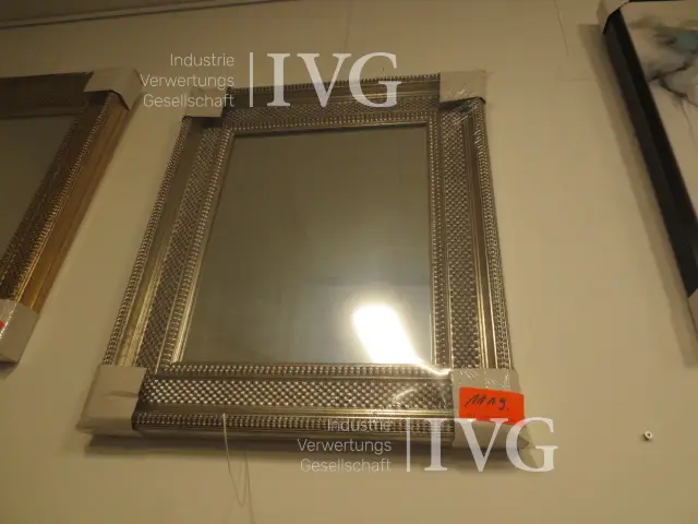 Spiegel mit Rahmen