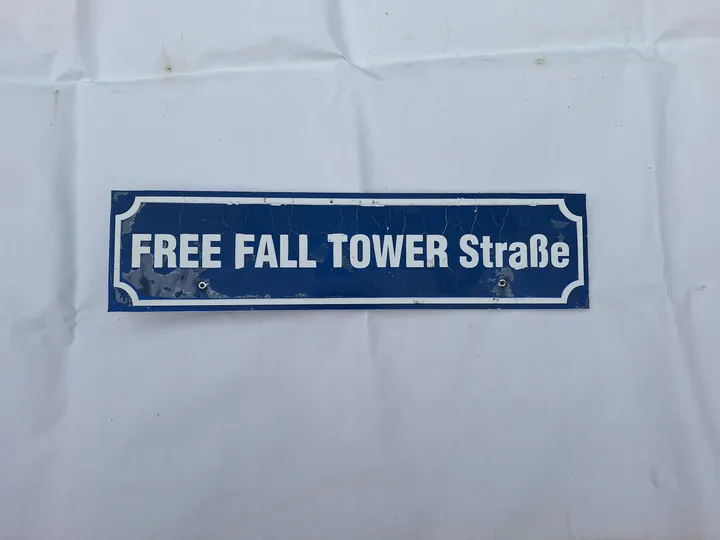 FREE FALL TOWER Straße Maße LxB(xH) 80x27