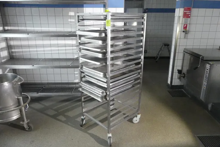 Transportwagen mit Inhalt