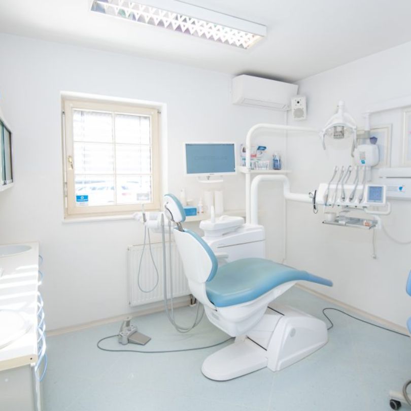 TOP- DENTAL Slika trgovine