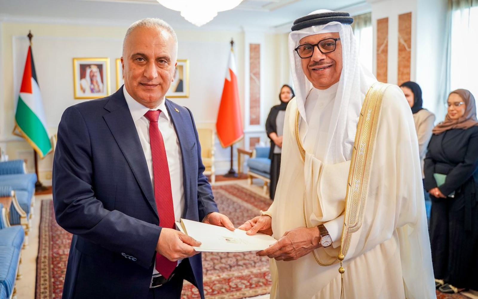 السفير الفلسطيني في المنامة يبحث المستجدات مع مستشار الأمن الوطني البحريني