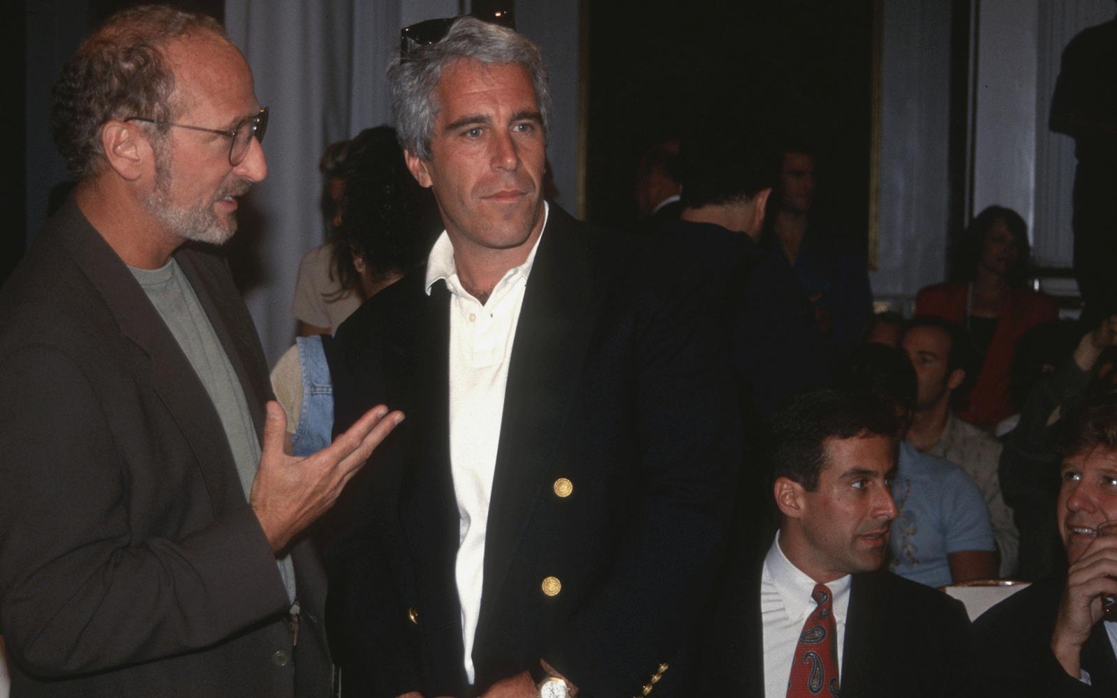 من معلم بلا شهادة إلى "كاتم أسرار" النخبة: شبكة علاقات إبستين المريبة تقوده إلى عالم الجريمة