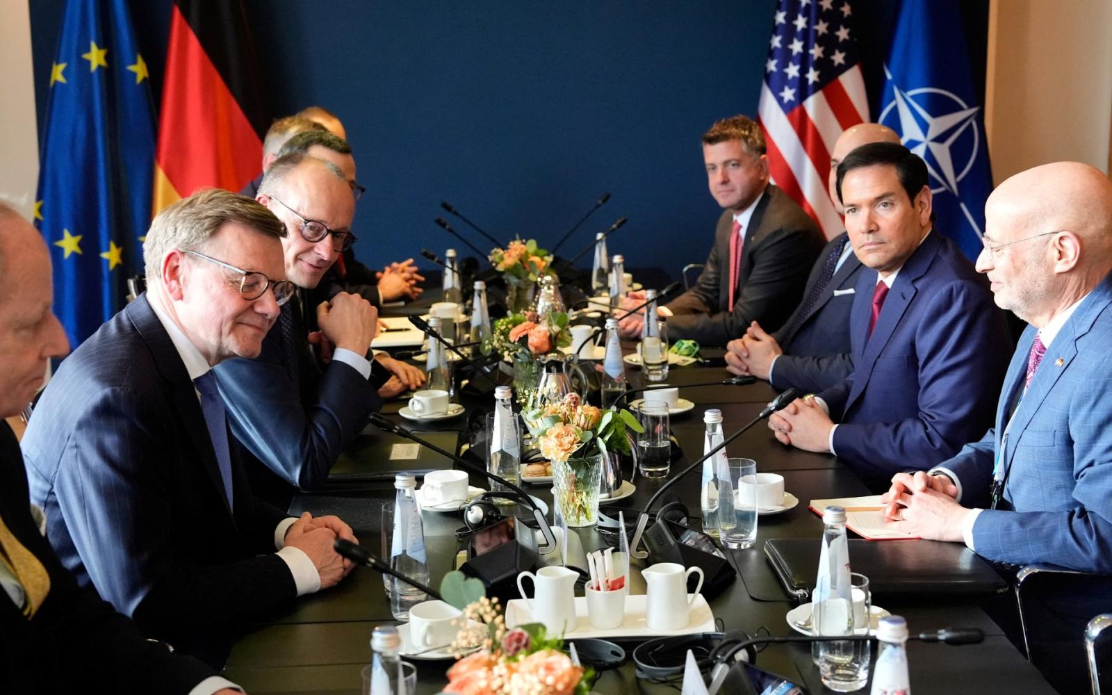 رؤيتان أمريكيتان متناقضتان حول النظام العالمي تظهران في مؤتمر ميونخ للأمن وسط مخاوف أوروبية