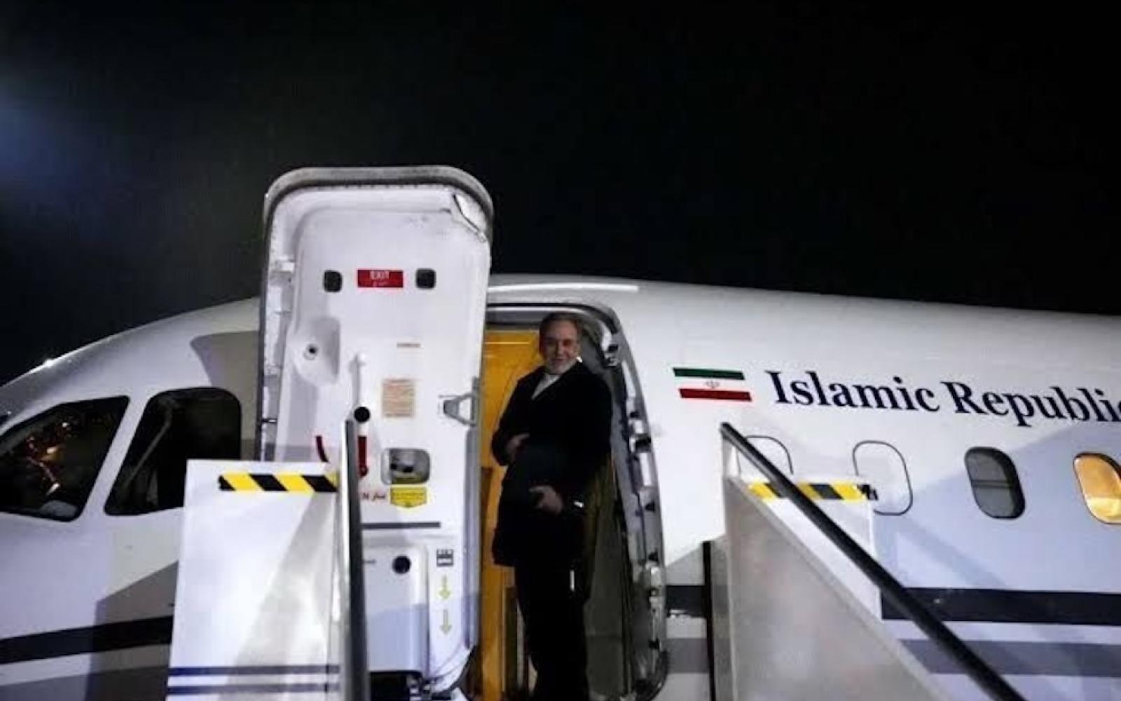 إيران تستعد لجولة مفاوضات نووية حاسمة في جنيف وسط مناورات عسكرية في مضيق هرمز