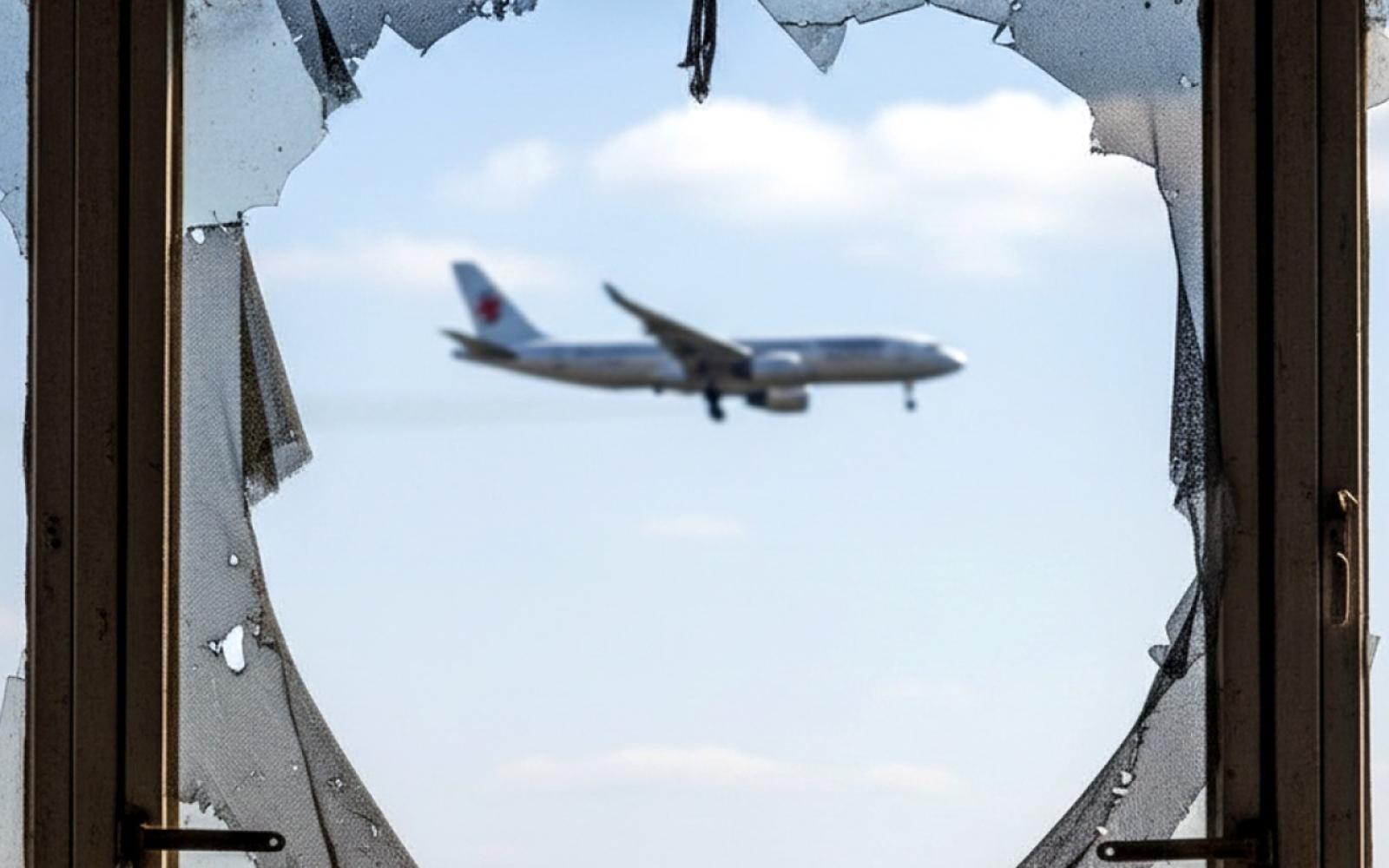 شباك ممزقة وطائرة احتجاج: كأس الاتحاد الإنجليزي يشهد بداية غير تقليدية تعكس غضب الجماهير